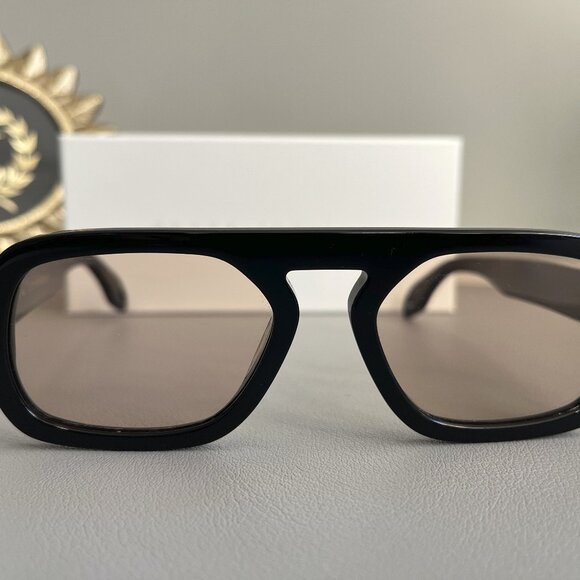 Elisa Johnson Jane Mini in gloss black sunglasses - Picture 4 of 7